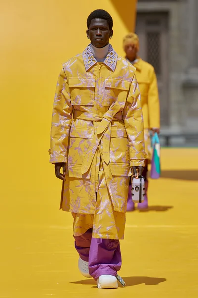 Look 50